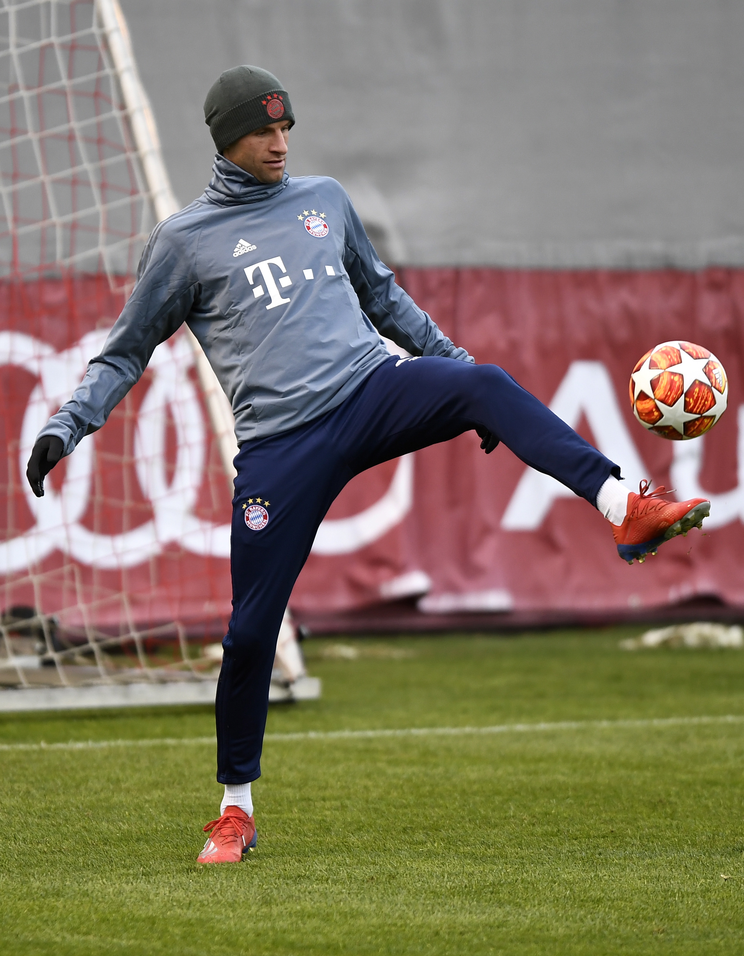 爱游戏在线登录-转会期体能课后，里尔官宣签约备战欧冠，悬念犹存，高层口径保持一致(里尔对里昂的比分预测)